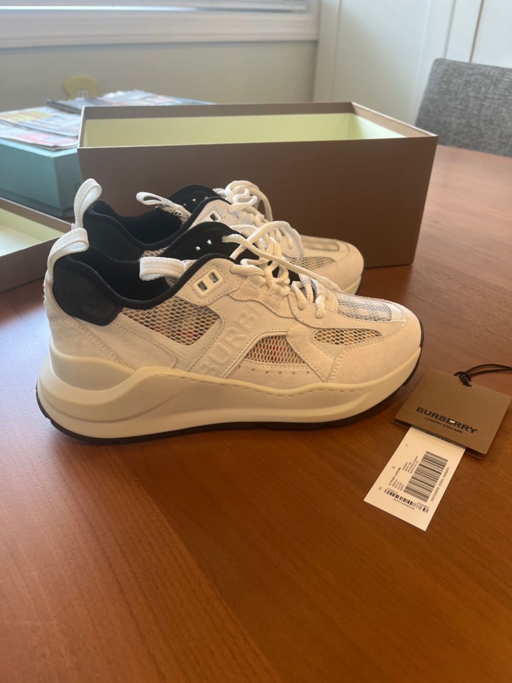 Burberry Beige/Tan Sneaker Box Label - Picture 4 of 14